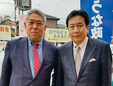枝野幸男・立憲民主党代表(右)と